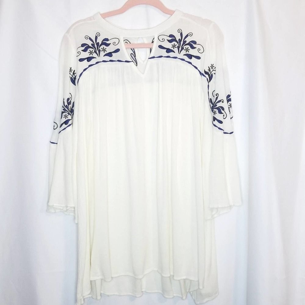 Umgee White and Blue Floral Keyhole Neckline Boho Tunic